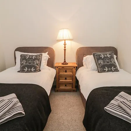 Station View Apartment